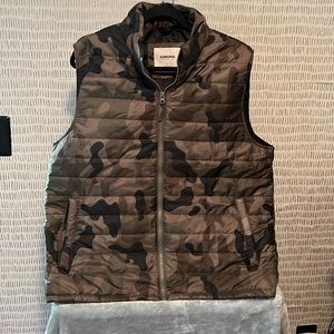 Mens Sonoma size L camouflage puff vest, brand new no tags never worn